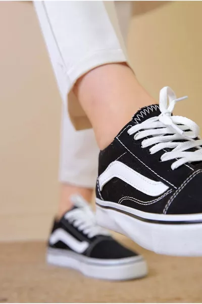 Täglicher Unisex-Klassiker in Schwarz