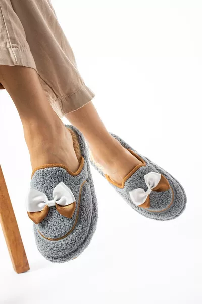 شبشب نسائي شتوي بفراشة رمادية