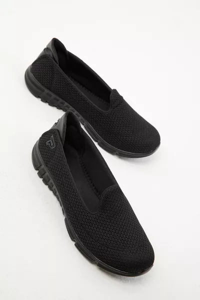 حذاء نسائي رياضي أسود 