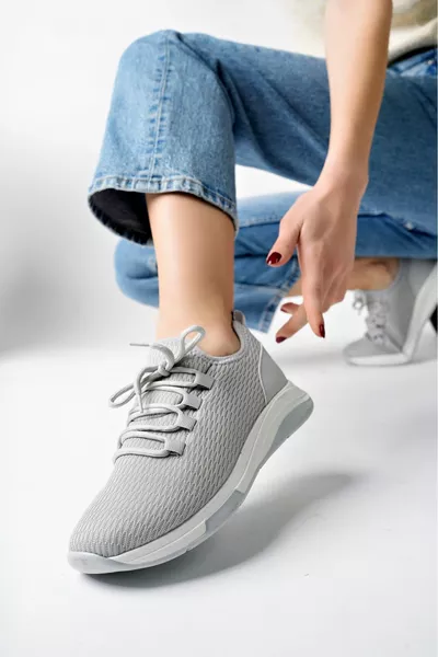 حذاء نسائي رمادي شبكي يومي