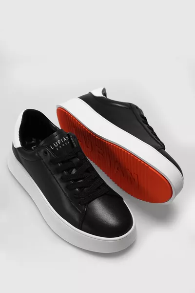 حذاء سنيكرز نسائي عادل أسود