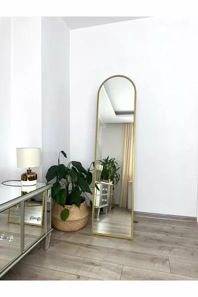 Огледало за цял ръст с овална стойка  см с рамка от златен метал
