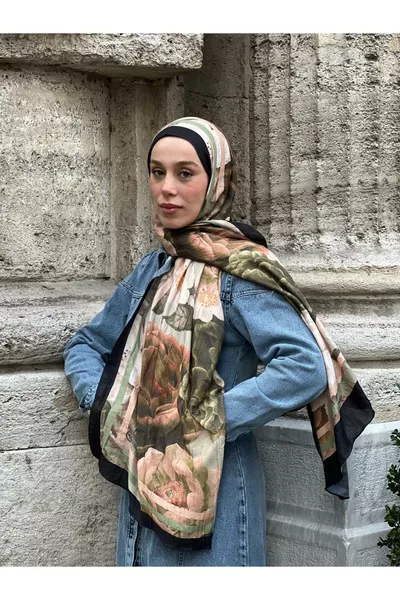 وشاح منقوش بالورد من الخيزران