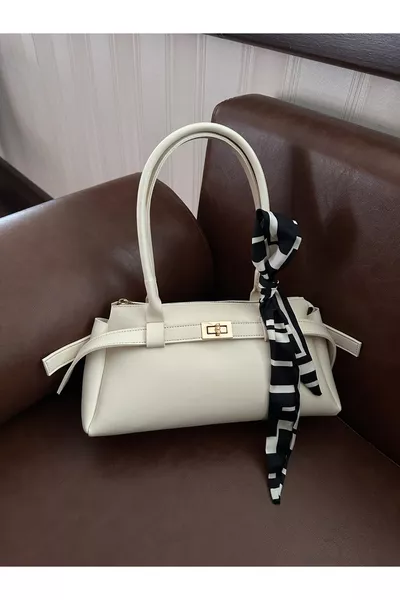 Borsa crema da mano e a spalla con dettaglio a lucchetto e foulard in omaggio