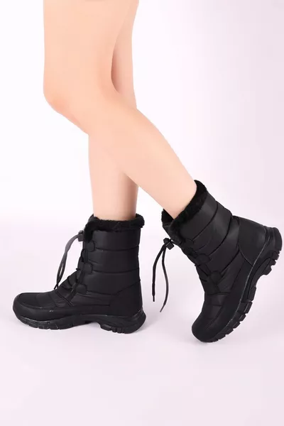 حذاء نسائي أسود للثلوج