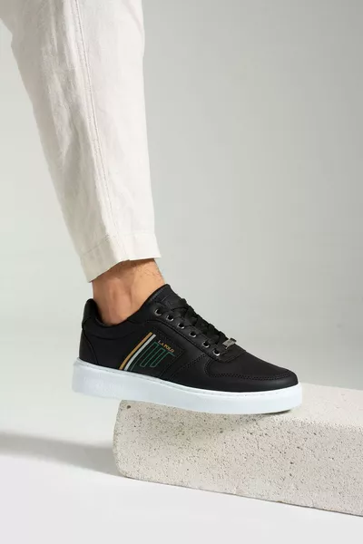  Черные мужские повседневные кроссовки на белой подошве