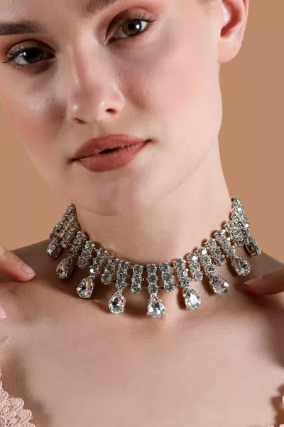 قلادة نسائية أنيقة موديل مع حجر زركون كريستالي وفضة مرصعة بالألماس لحفلات الزفاف والخطوبة والحنة