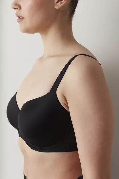 Черно бюстие с банели и оформящи чашки