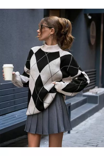 Pull en tricot noir à col montant pour femme avec motif baklava