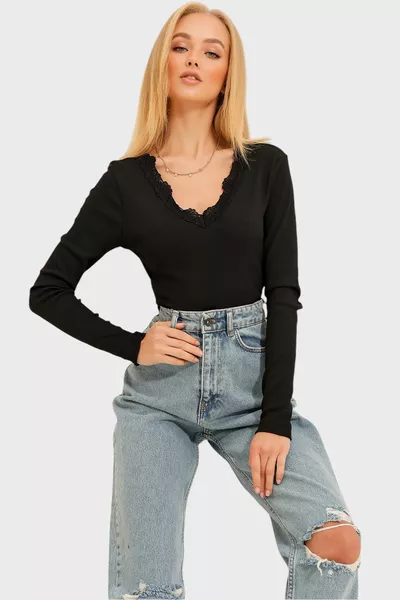 Kadın Siyah Arka Ön V Yaka Dantel Detaylı Bluz 