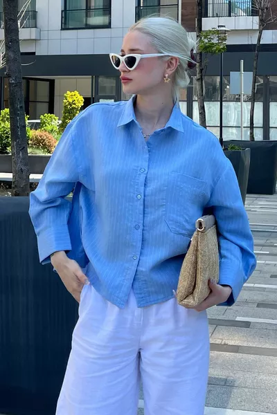 Oversize Damenhemd mit blauen Streifen 