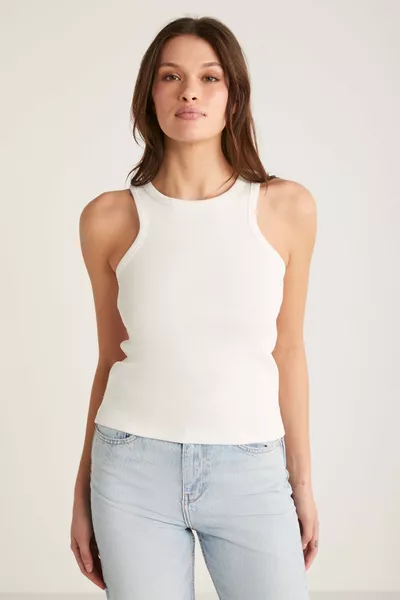 ألفي قميص داخلي نسائي قطني مضلع بأشرطة وحمالة برقبة هالتر أساسية باللون الأبيض