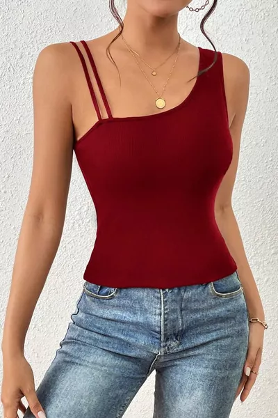 بلوزة قصيرة نسائية بأكمام قصيرة بتفاصيل مقطوعة باللون القرمزي