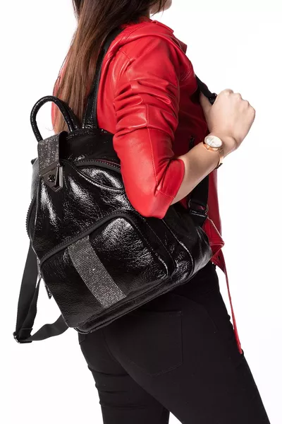 حقيبة ظهر يومية نسائية بتفاصيل حجرية، السعر 