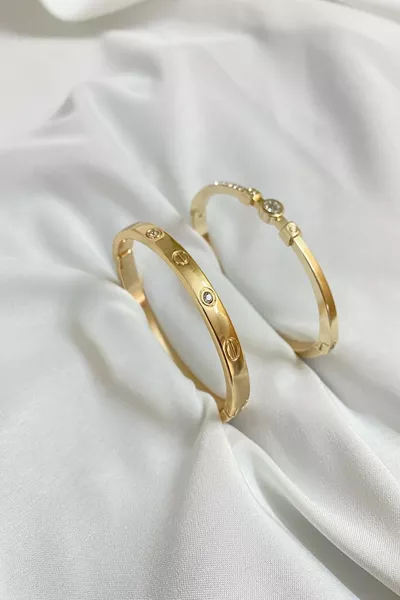 سوار نسائي مطلي بالذهب