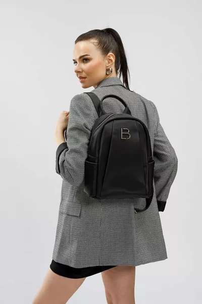 حقيبة ظهر نسائية