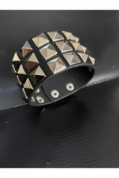 4.cm Üç Sıralı Piramit Gothic Metalci Bileklik .cm