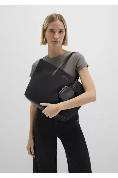 حقيبة كتف سوداء 