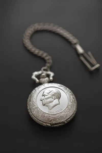 ساعة جيب بسلسلة مع مصطفى كمال أتاتورك