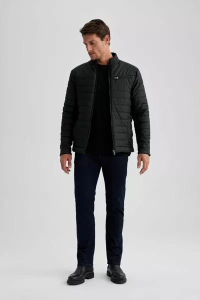 coupe slim coupe slim col montant manteau en simili cuir avec poches zippées wn