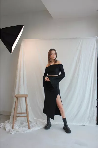 شق الرباط تنورة