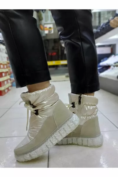 -3 Pelliccia beige da donna all'interno di carbots