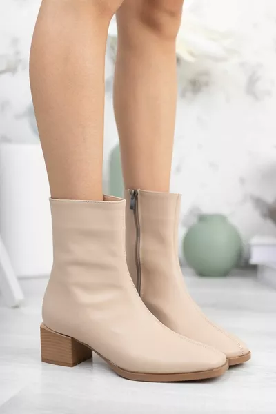 Женские сапоги телесного цвета