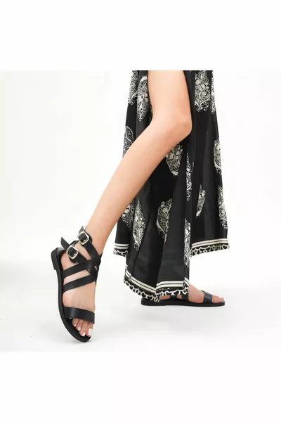 صنادل نسائية مصنوعة يدويا من جلد طبيعي أسود - 