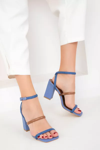 Tacchi classici da donna in denim blu 