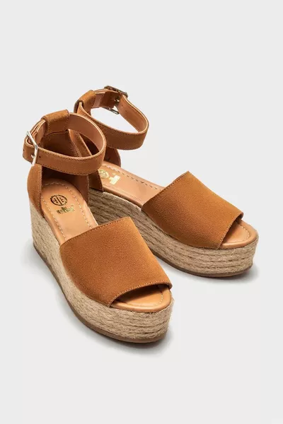 Женские босоножки на мягком каблуке из кожи загара