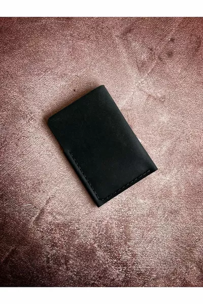 حامل بطاقة جلد طبيعي باللون الأسود - صناعة يدوية وأنيقة ومتينة