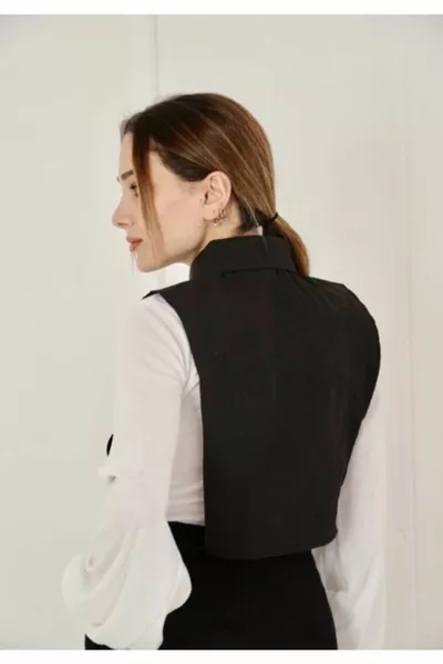 ياقة مدببة نصف قميص أسود