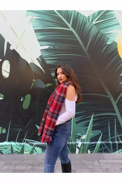 Червен кариран шал