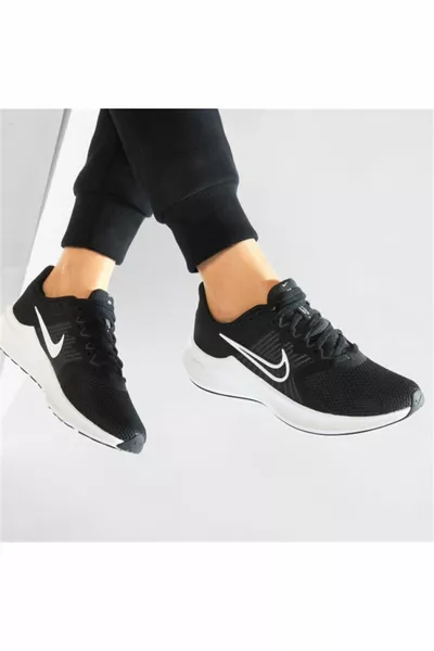 حذاء الجري النسائي داونشيفتر  