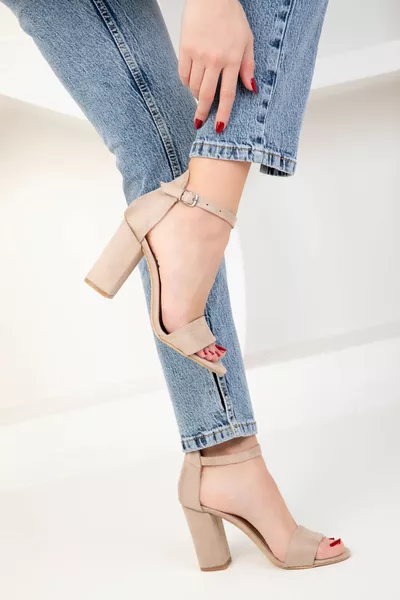 عشرة جلد الغزال نسائي بكعب كلاسيكي 