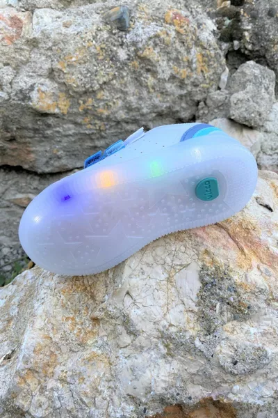 Baskets à semelle blanche (taille  à )