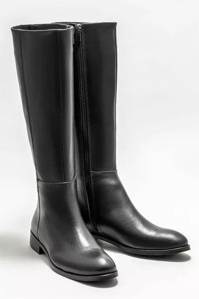 أحذية نسائية مسطحة من الجلد الأسود