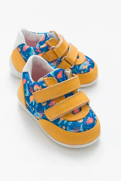 Geel lederen orthopedisch ondersteunde First Step-schoenen voor jongens