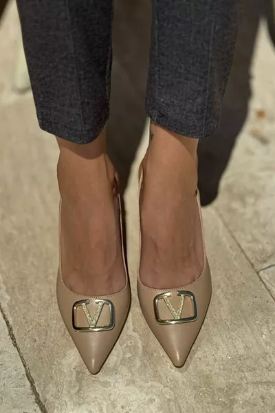 تويتي مشبك جلد نيود بكعب متوسط (6 سم) كعب كلاسيكي