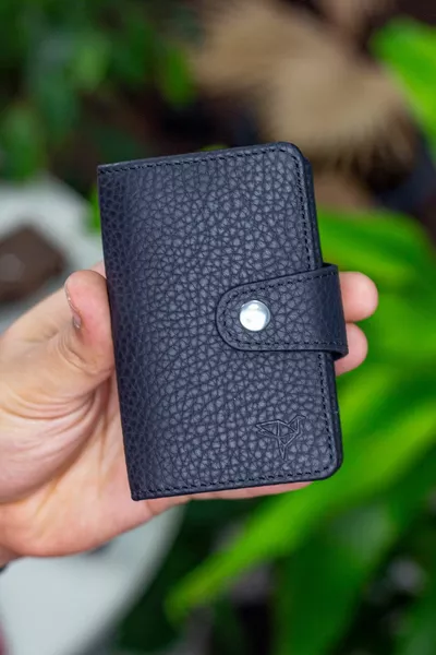 Adanus جلد طبيعي أسود حامل بطاقة الأكورديون