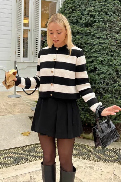 Zwart dik gestreept gebreid vest voor dames