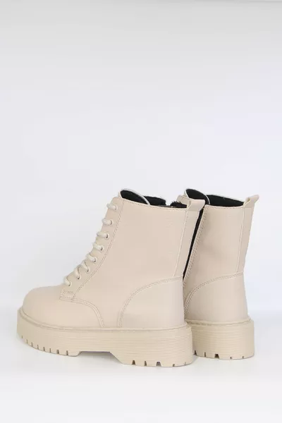 أحذية نسائية مطبوعة باللون البيج