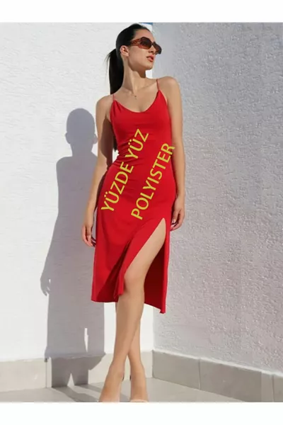 Дамска нощница с ниско деколте с червен гръб