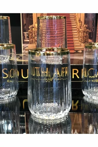 Gold vergoldete Wassertasse mit Kaffeeseite