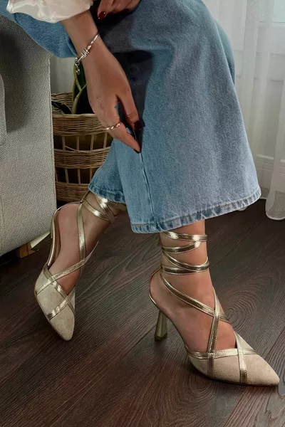 نسائي ماجي بيج عارية من جلد الغزال الكاحل ربطة عنق ذهبية ويلت مدببة إصبع القدم الكعب