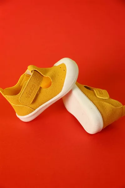 حذاء لورو للجنسين الأصفر بالخطوة الأولى