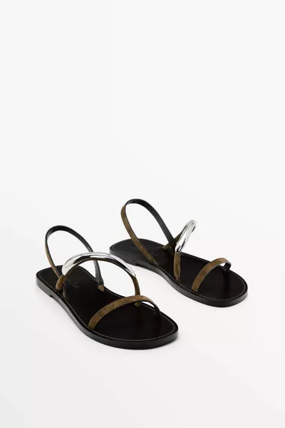 صندل مسطح بحواف لامعة