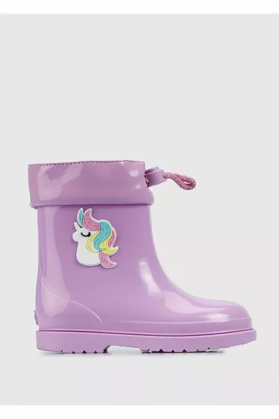 أحذية المطر الأرجواني