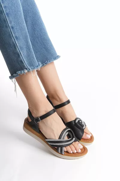 Дамски сандали с ниска подметка от черен камък