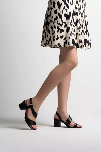 Dikke hakken terug open dames sandalen